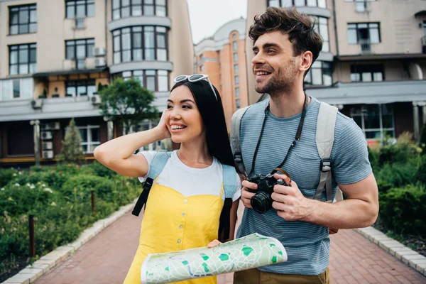 Handsome Man Digital Camera Asian Woman Map Looking Away — Stock Photo, Image