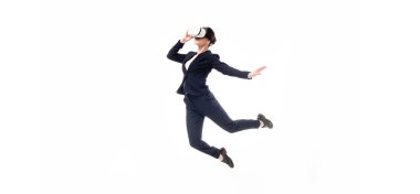 beyaz izole levitating sanal gerçeklik kulaklık iş kadını panoramik çekim
