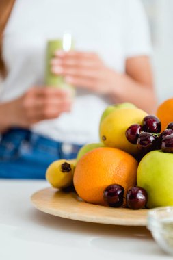 kız yakın olgun lezzetli meyve seçici odak 