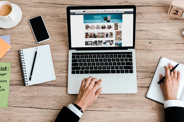 Kyiv Ukraine July 2019 Top View Woman Using Laptop Amazon — Stock Photo, Image