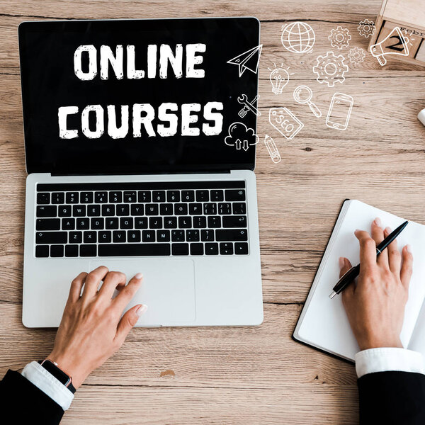 обрезанный вид женщины, держащей ручку при использовании ноутбука с онлайн-курсов надписи на экране
 