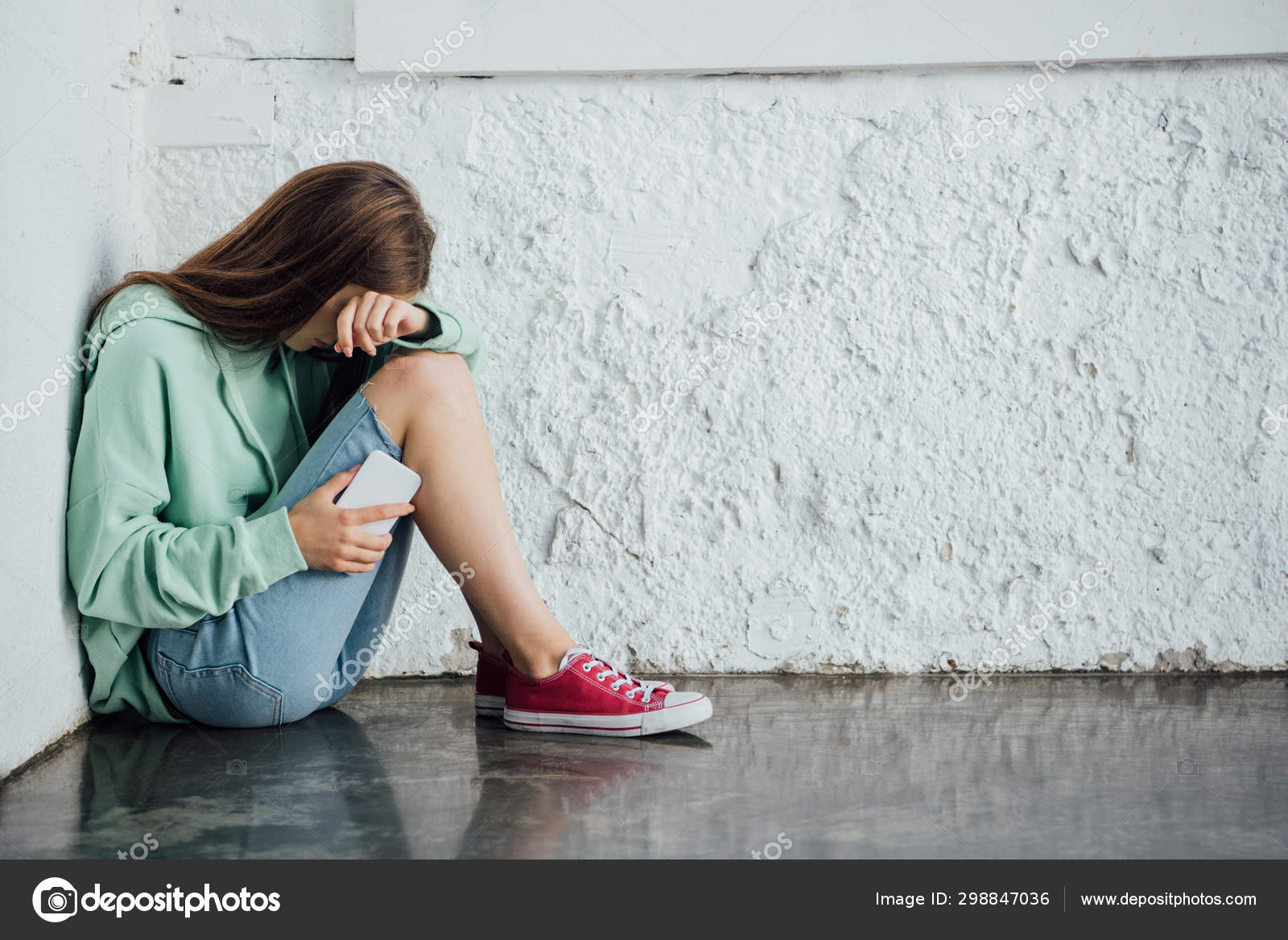 Depressão, tristeza, menina chorando imagem vetorial de  tomozina1.yandex.ru© 313662170