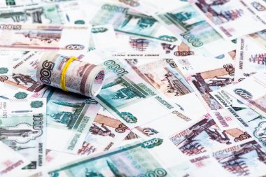 Rus banknotları üzerinde nakit rulo seçici odak 