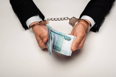 beyaz rüşvet tutan kelepçeli işadamı üst görünümü 