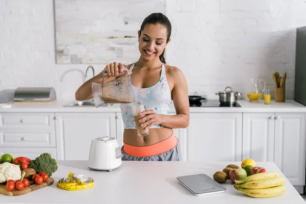 Happy Sportswoman Pouring Smoothie Glass Fruits Vegetables — Stock Photo, Image