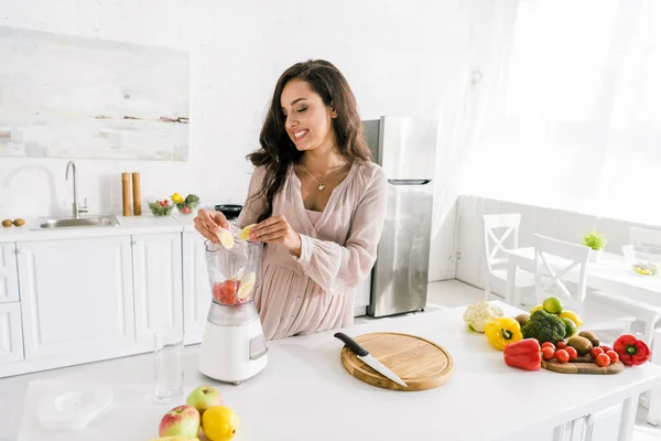 Happy Pregnant Woman Putting Bananas Blender — Stock Photo, Image