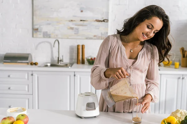 Happy Pregnant Woman Pouring Tasty Smoothie Glass — Stock Photo, Image