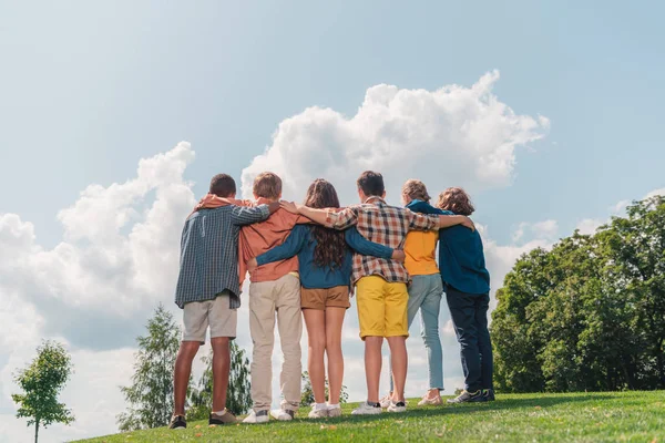 Back View Happy Kids Standing Hugging Park — Stock Photo, Image