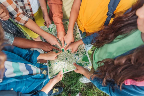 Overhead View Multicultural Kids Pointing Fingers Map — Stock Photo, Image