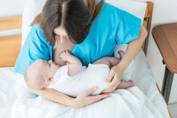 High Angle View Mother Breastfeeding Her Baby Hospital — Stock Photo, Image