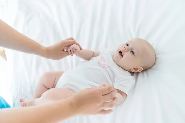 Cropped View Mother Holding Hands Cute Baby Hospital — Stock Photo, Image