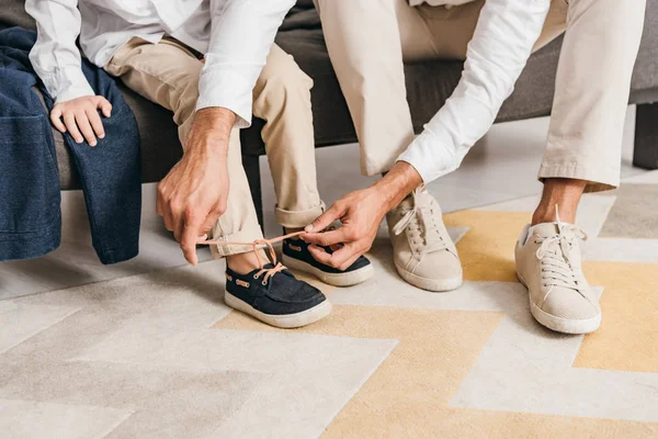 Partial View Father Teaching Son Tying Shoelaces Home — Stock Photo, Image