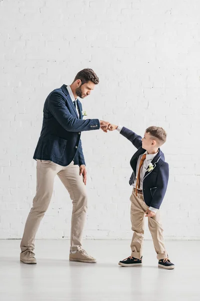 Full Length View Father Son Jackets Boutonnieres Looking Each Other — Stock Photo, Image