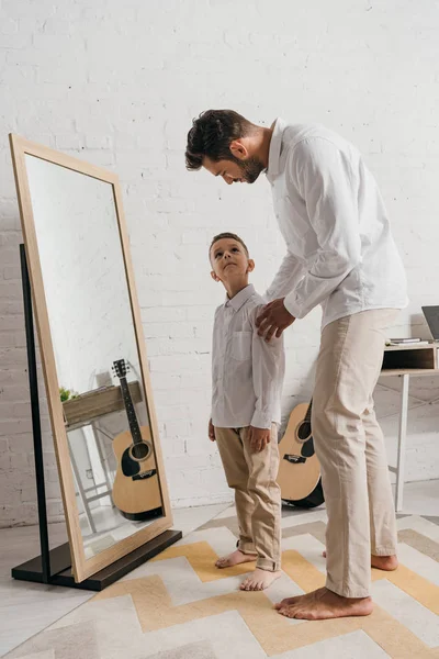 Full Length View Barefoot Father Son Standing Mirror — Stock Photo, Image