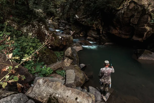 Quiiv Ucrânia Agosto 2019 Visão Traseira Homem Militar Que Pesca — Fotografia de Stock