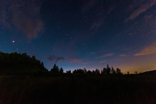 Cielo Azul Con Brillantes Estrellas Nubes Por Noche — Foto de Stock