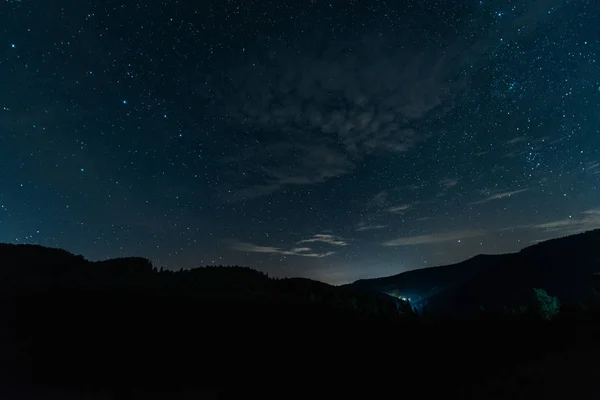 Subida Vía Láctea Bosque Oscuro Por Noche — Foto de Stock