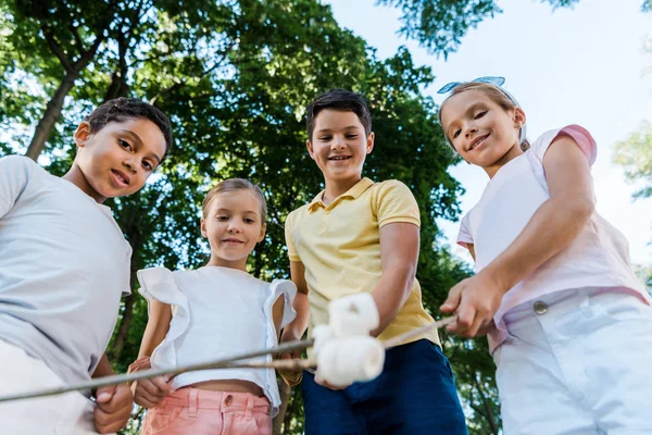 Low Angle View Happy Multicultural Kids Holding Sticks Marshmallows — Stock Photo, Image