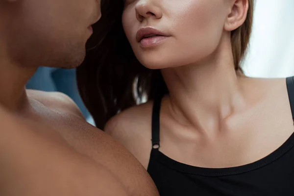 Cropped View Muscular Man Girlfriend — Stock Photo, Image