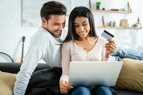 African American Woman Holding Credit Card Looking Laptop Man — Stock Photo, Image