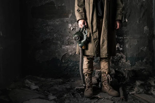 Cropped View Man Holding Gas Mask While Standing Old Wall — Stock Photo, Image