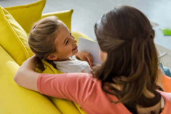 Overhead View Happy Kid Looking Babysitter While Sitting Sofa — Stock Photo, Image