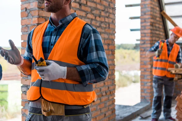 Cropped View Bearded Constructor Gesturing Brick Walls — Stock Photo, Image