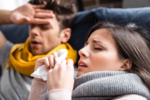 Selective Focus Sick Girlfriend Sneezing Holding Napkin Apartment — Free Stock Photo