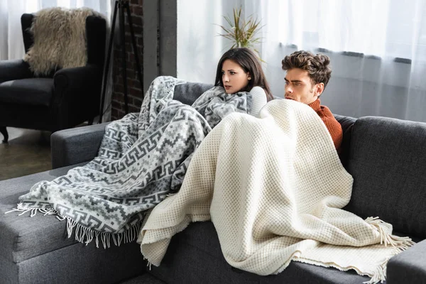 Attractive Girlfriend Boyfriend Covered Blankest Feeling Cold — Stock Photo, Image