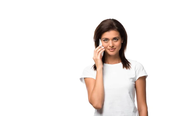 Hermosa Mujer Sonriente Hablando Teléfono Inteligente Aislado Blanco —  Fotos de Stock