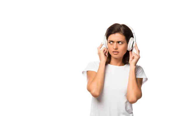 Gefrustreerde Mooie Vrouw Luisteren Muziek Met Hoofdtelefoon Geïsoleerd Wit — Stockfoto