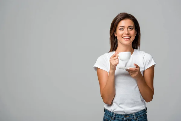 Vacker Leende Kvinna Håller Kopp Kaffe Isolerad Grå — Stockfoto