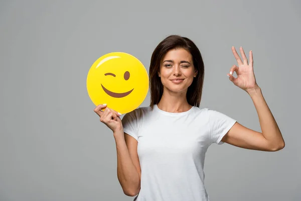 Kiev Oekraïne September 2019 Mooie Vrouw Met Gele Knipperende Emoji — Stockfoto