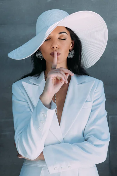 Attractive Woman White Suit Hat Posing Showing Shh Gesture — Stock Photo, Image