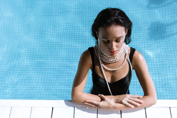 Attractive Woman Black Swimsuit Pearl Necklace Posing Closed Eyes Pool — Stock Photo, Image