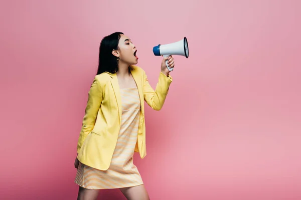 Side View Asian Woman Yellow Outfit Screaming Megaphone Isolated Pink — Stock Photo, Image