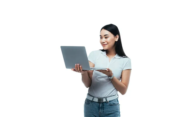 Sorrindo Asiático Menina Usando Laptop Isolado Branco — Fotografia de Stock