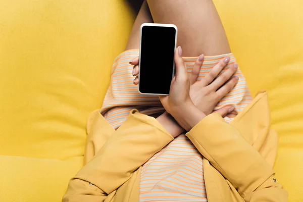 Overhead View Businesswoman Sitting Yellow Sofa Holding Smartphone Blank Screen — Stock Photo, Image