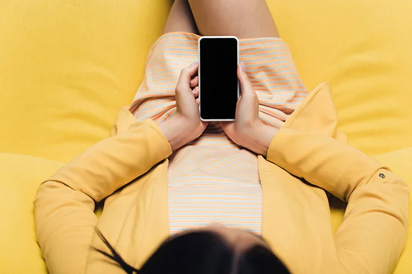 Overhead View Businesswoman Sitting Yellow Sofa Holding Smartphone Blank Screen — Stock Photo, Image