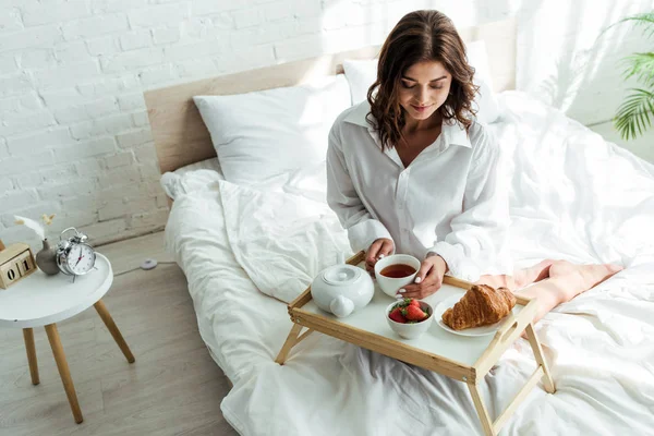 Attractive Woman White Shirt Having Breakfast Bed Morning — Stock Photo, Image