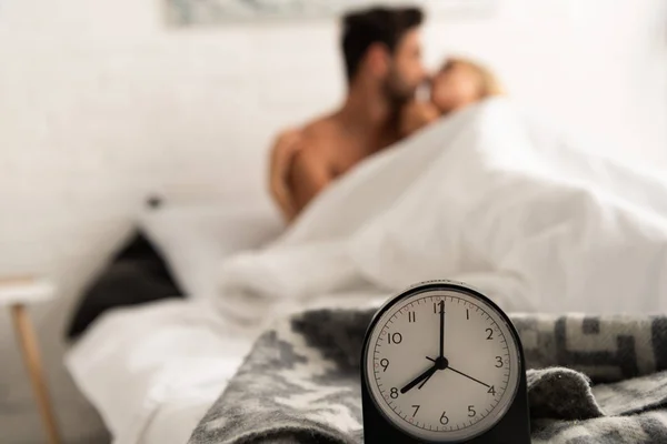 Selective Focus Alarm Clock Amd Tender Couple Kissing Bed Morning — Stock Photo, Image