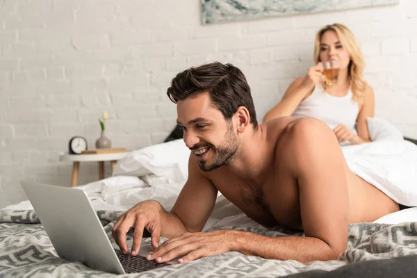 Handsome Man Using Laptop Bed Girlfriend Drinking Tea — Stock Photo, Image