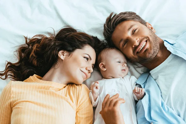Happy Husband Wife Lying Bedding Adorable Baby — Stock Photo, Image
