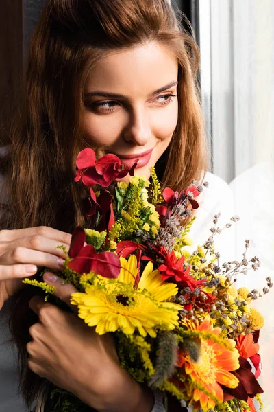 Smiling Redhead Woman Bouquet Autumn Flowers Window — Stock Photo, Image