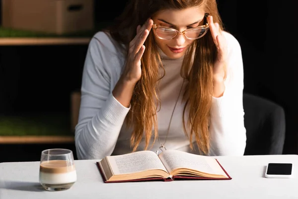 Beautiful Redhead Woman Reading Book Cafe Smartphone Glass Coffee — Stock Photo, Image