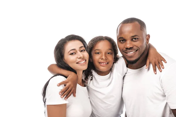 Feliz Criança Afro Americana Abraçando Pais Sorridentes Isolados Branco — Fotografia de Stock