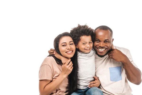 Feliz Afroamericano Chico Abrazando Los Padres Sonriendo Cámara Aislado Blanco — Foto de Stock