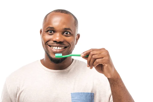 Homem Americano Africano Alegre Escovando Dentes Isolados Branco — Fotografia de Stock