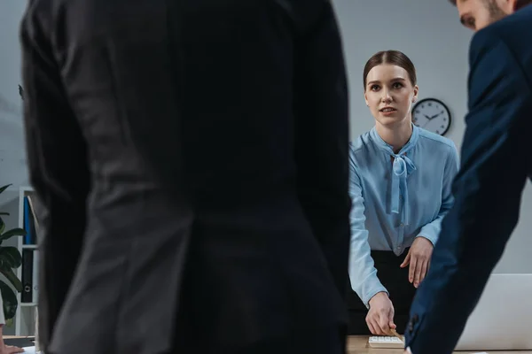 Selective Focus Young Businesswoman Looking Colleagues Meeting Room — Stock Photo, Image