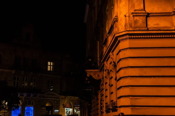 Enfoque Selectivo Del Antiguo Edificio Ciudad Nocturna — Foto de Stock